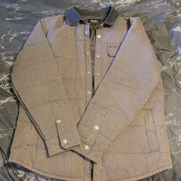Selling a men’s large “ Brixton “ denim jacket , in new condition . Grey black. - Picture 1 of 4